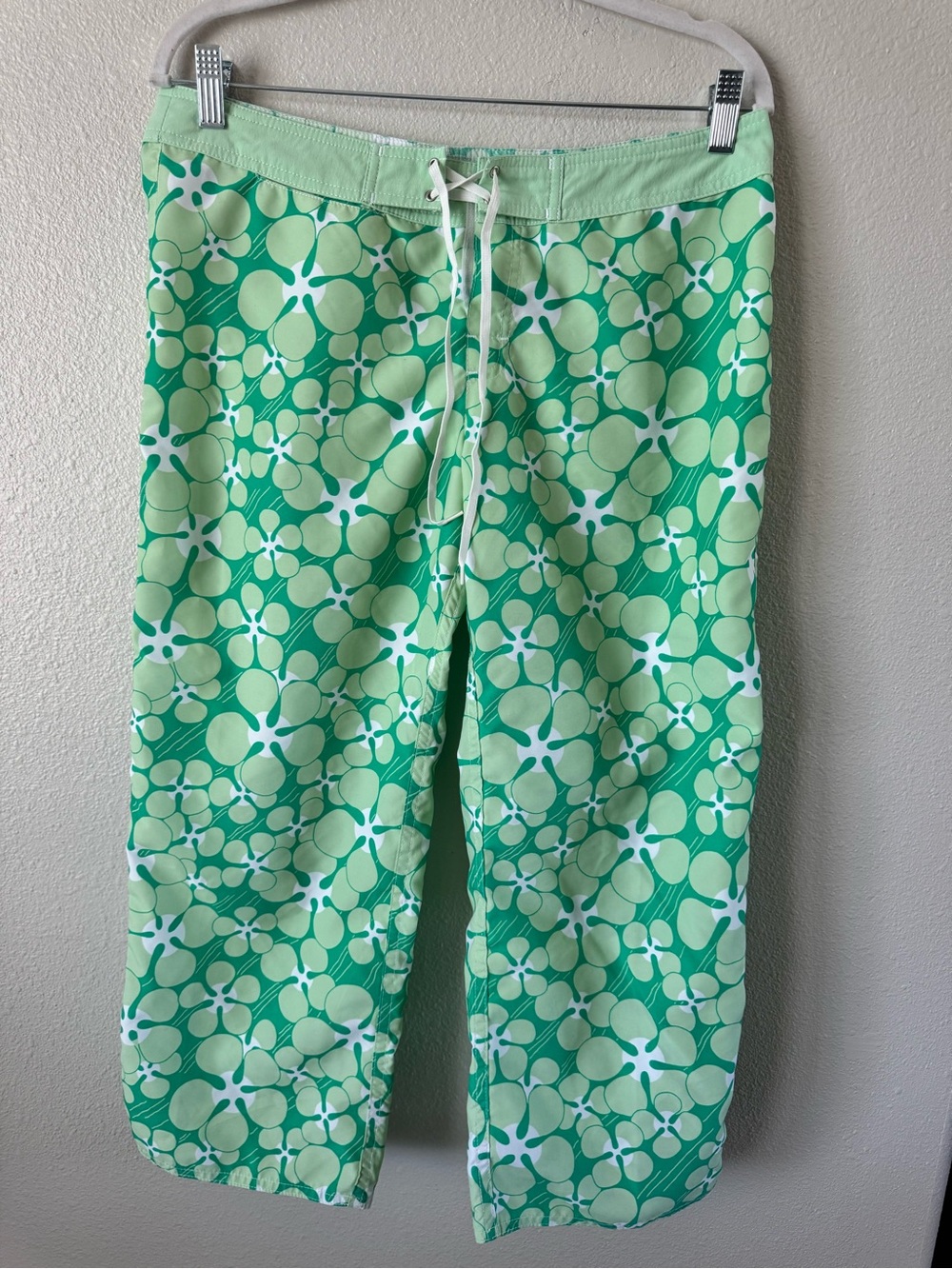 VTG Patagonia Water Girl Capris With Green and White Floral Print.